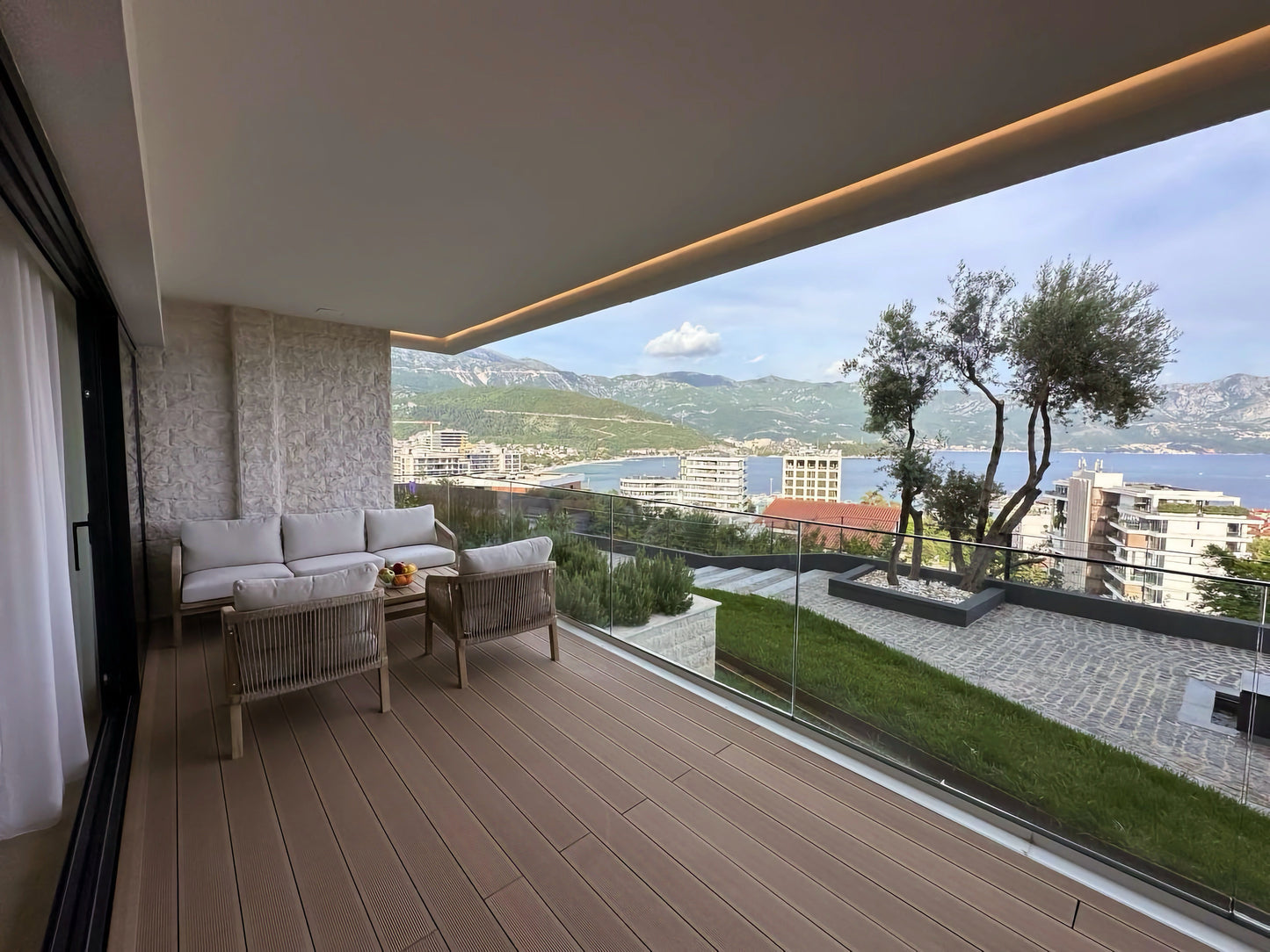 Stylish Apartment in Budva with Sea View and Old Town Panorama