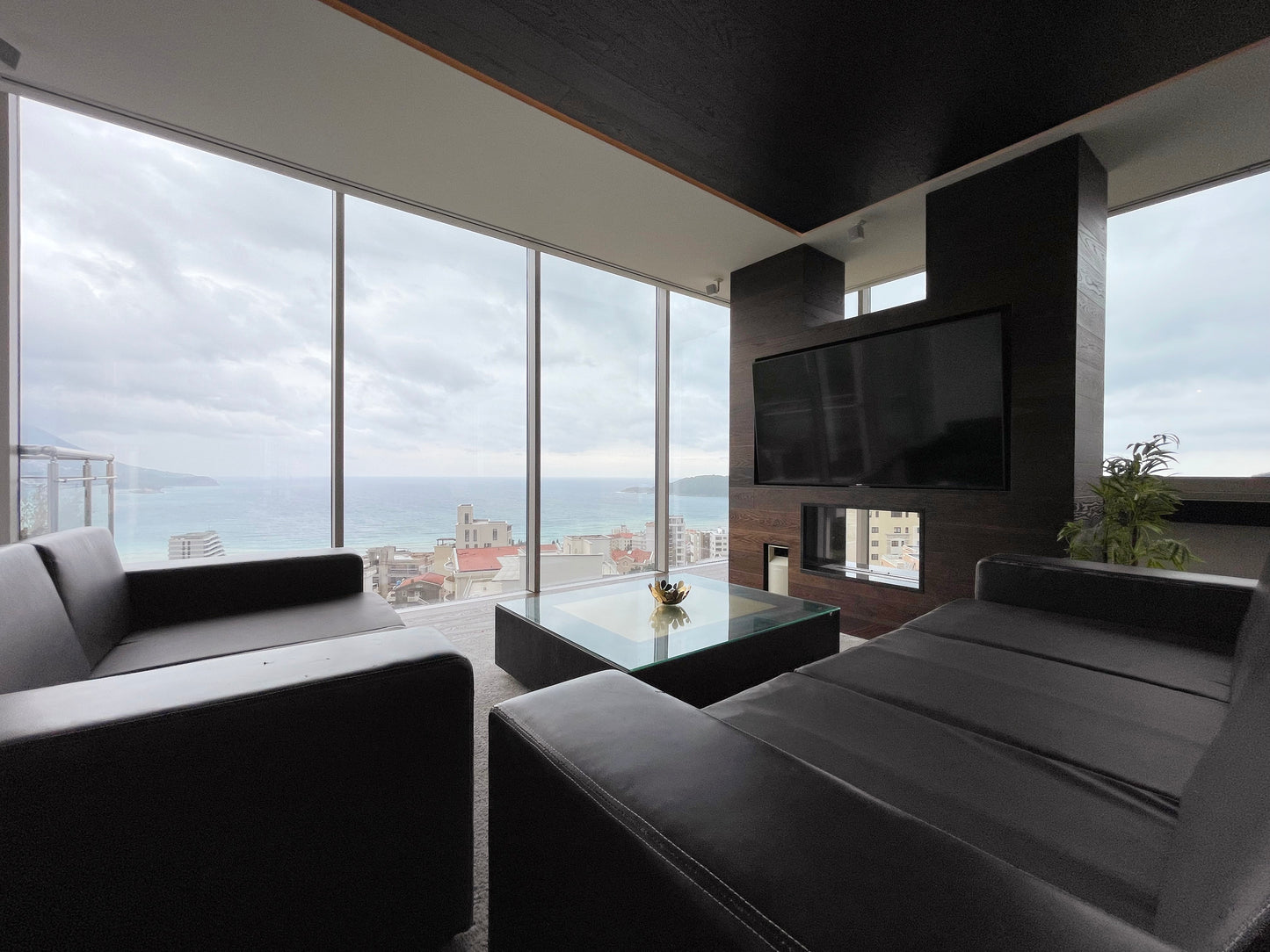 Luxury 2-Bedroom Penthouse with Sea View, Jacuzzi & Pool – 8th Floor, Bečići