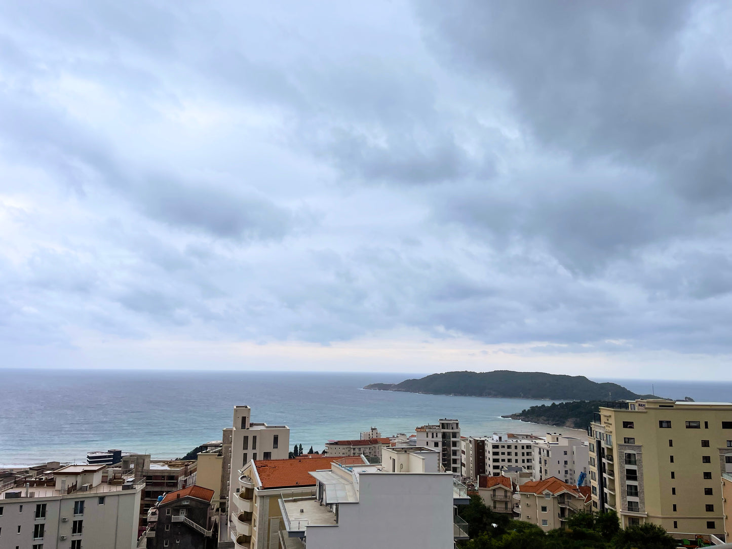 Luxury 2-Bedroom Penthouse with Sea View, Jacuzzi & Pool – 8th Floor, Bečići