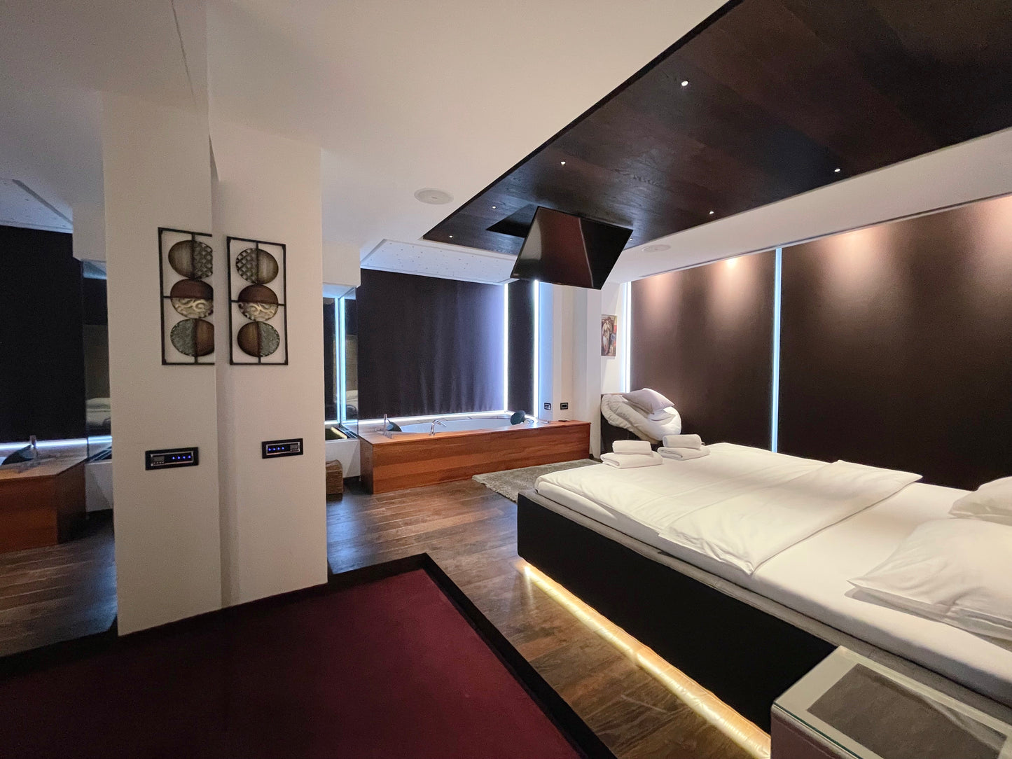 Luxury 2-Bedroom Penthouse with Sea View, Jacuzzi & Pool – 8th Floor, Bečići