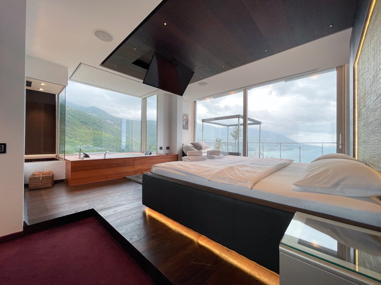 Luxury 2-Bedroom Penthouse with Sea View, Jacuzzi & Pool – 8th Floor, Bečići