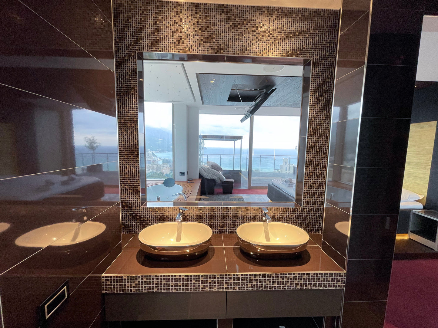 Luxury 2-Bedroom Penthouse with Sea View, Jacuzzi & Pool – 8th Floor, Bečići