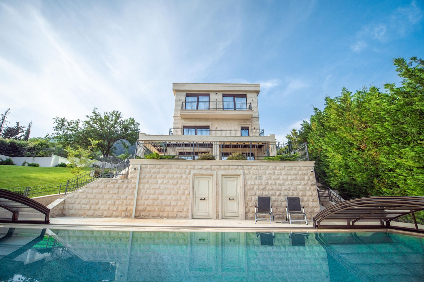 Luxury 6-Bedroom Mediterranean Villa with Infinity Pool & Panoramic Bay Views – Tivat
