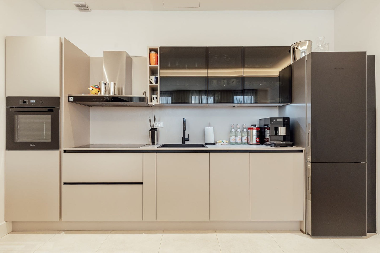 Luxury 2-Bedroom Apartment with Pool & Gym – Palazzo Sofia, Tivat