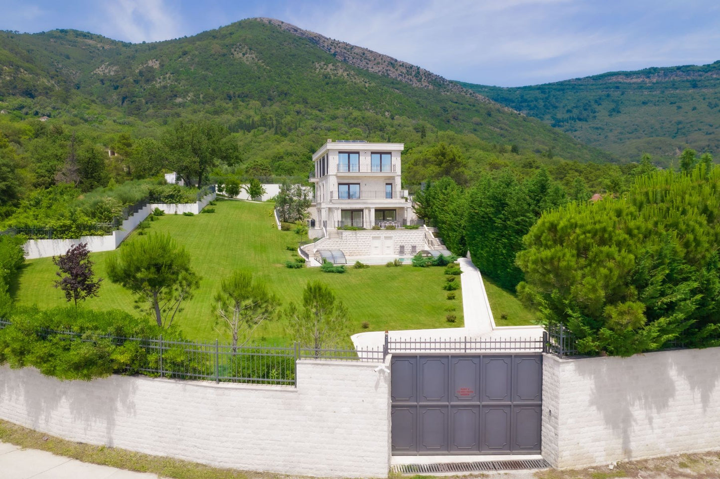 Luxury 6-Bedroom Mediterranean Villa with Infinity Pool & Panoramic Bay Views – Tivat