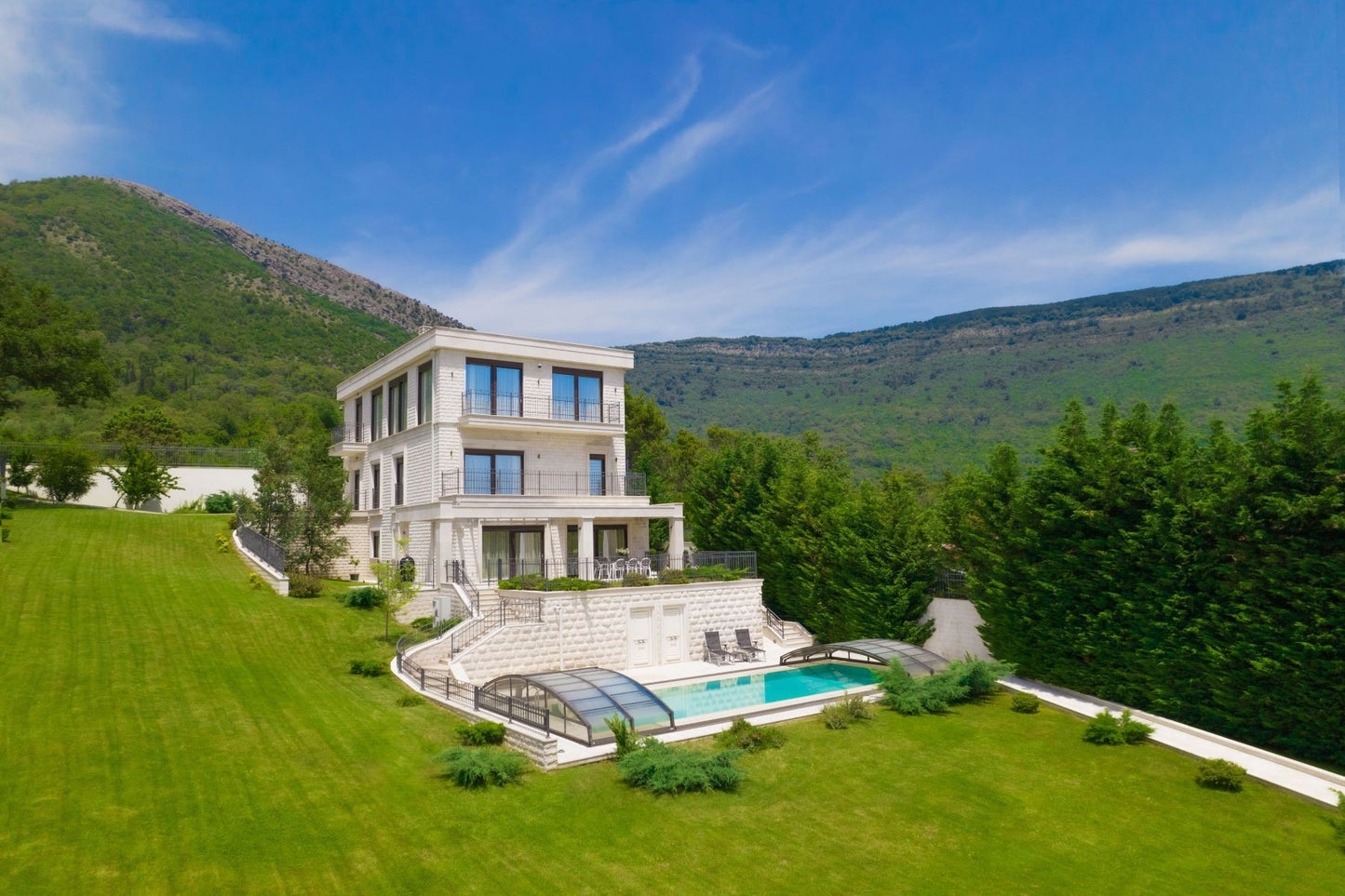Luxury 6-Bedroom Mediterranean Villa with Infinity Pool & Panoramic Bay Views – Tivat