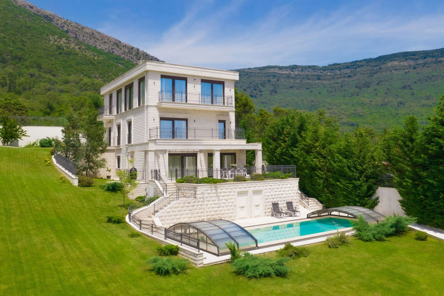 Luxury 6-Bedroom Mediterranean Villa with Infinity Pool & Panoramic Bay Views – Tivat