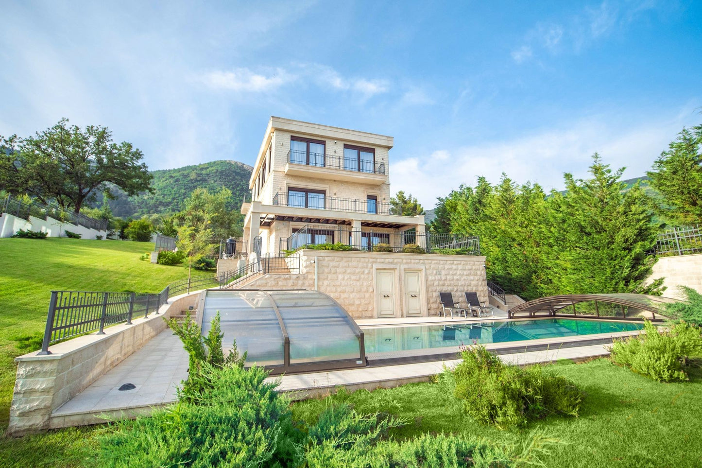 Luxury 6-Bedroom Mediterranean Villa with Infinity Pool & Panoramic Bay Views – Tivat